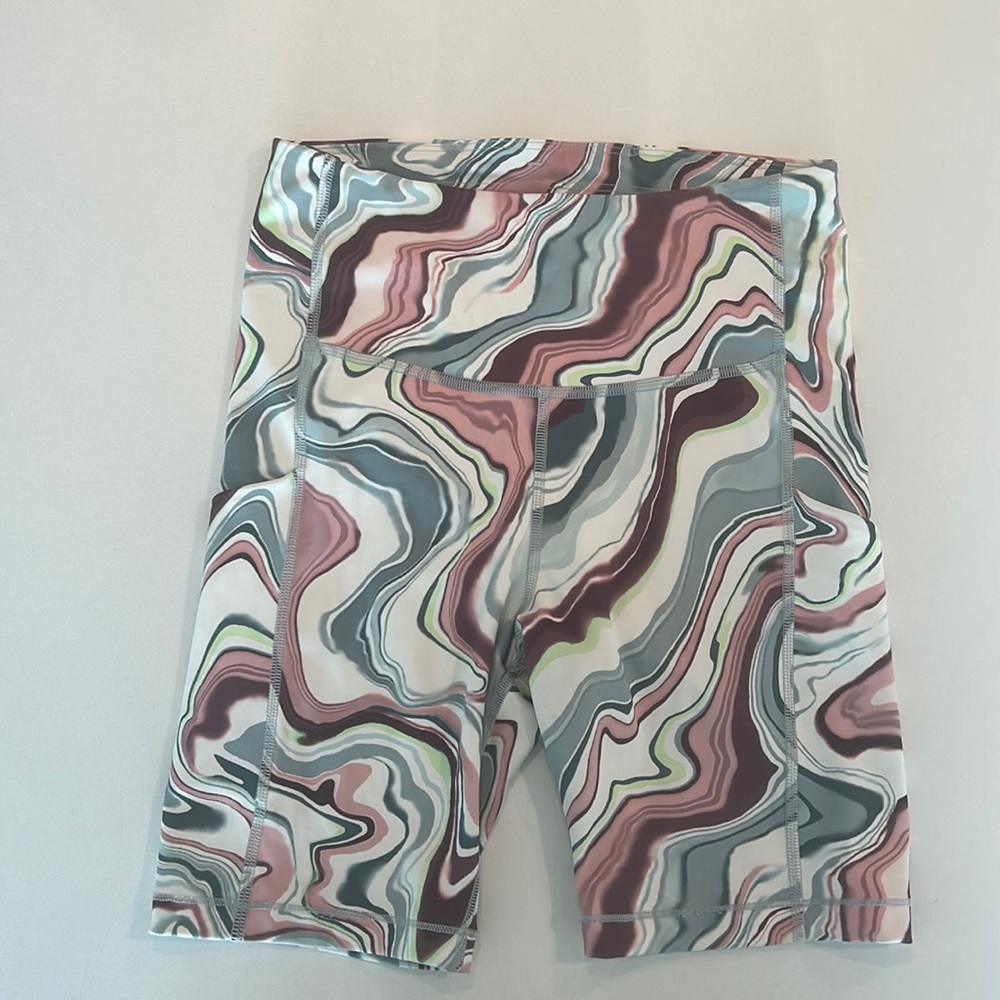 Athleta printed ultimate stash short 7”